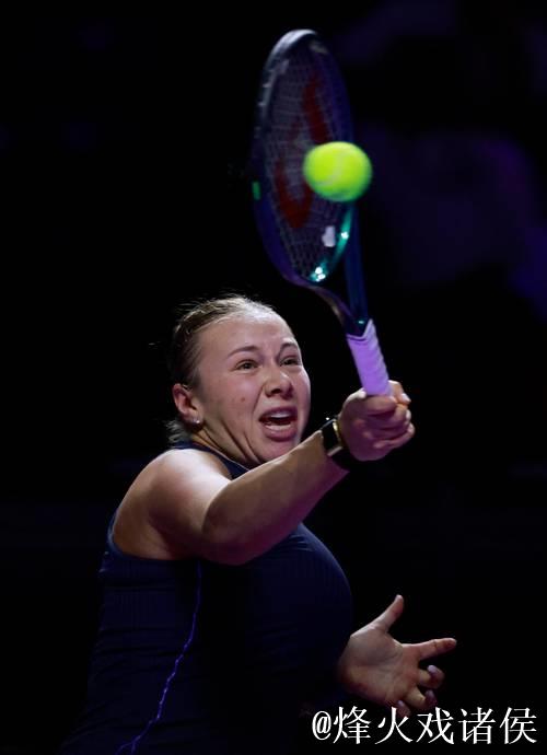 WTA年终总决赛：阿尼西莫娃逆转赢下“生死战” 挺进半决赛