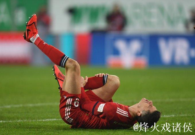 拜仁官方:莱万左膝胫骨骨裂,预计缺阵四周比赛 拜仁官方:莱万左膝胫骨骨裂,预计缺阵四周比赛